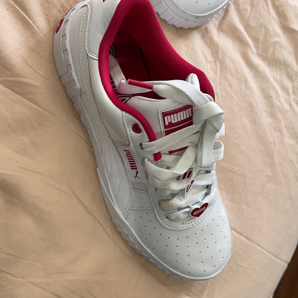 Pumas shoes women